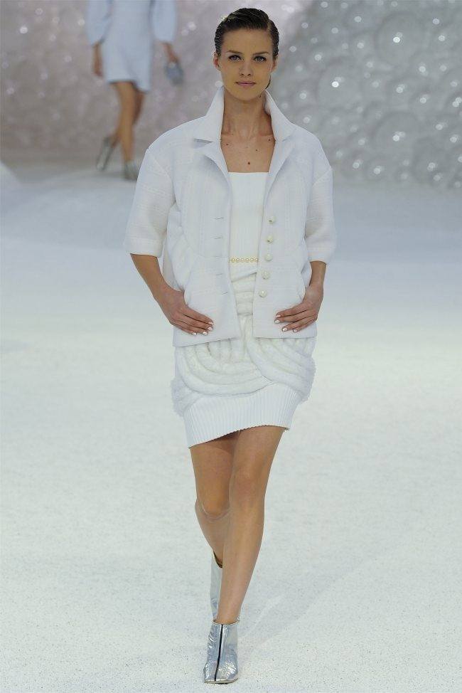 PARIS FASHION WEEK: CHANEL SPRING 2012