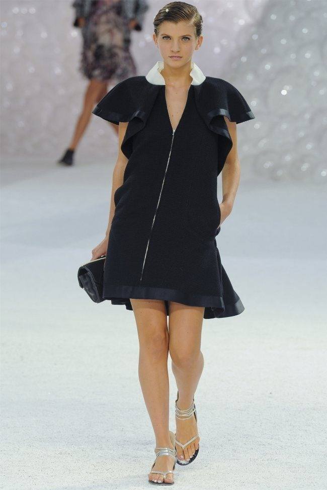 PARIS FASHION WEEK: CHANEL SPRING 2012