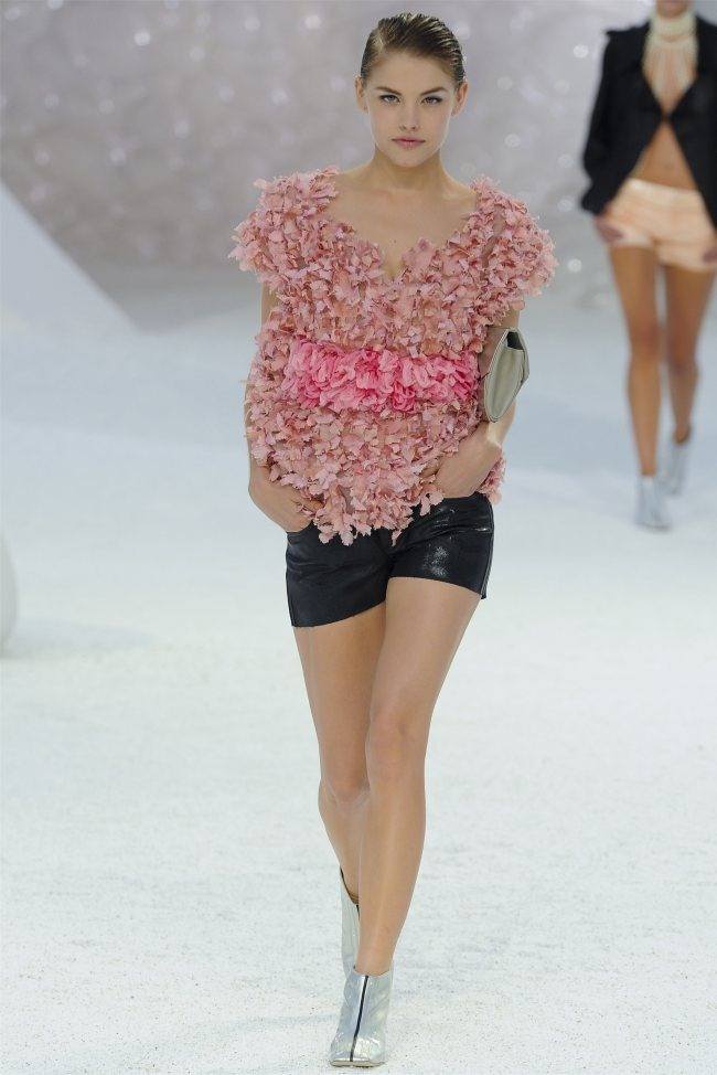 PARIS FASHION WEEK: CHANEL SPRING 2012