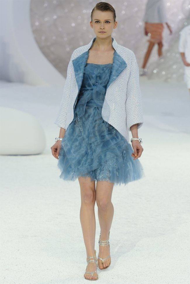 PARIS FASHION WEEK: CHANEL SPRING 2012
