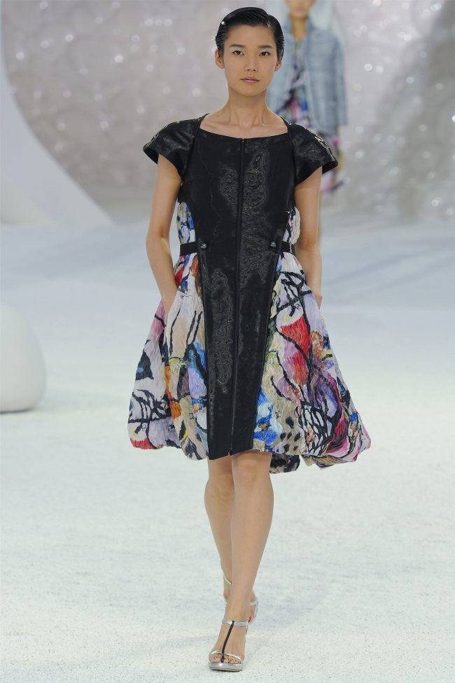 PARIS FASHION WEEK: CHANEL SPRING 2012