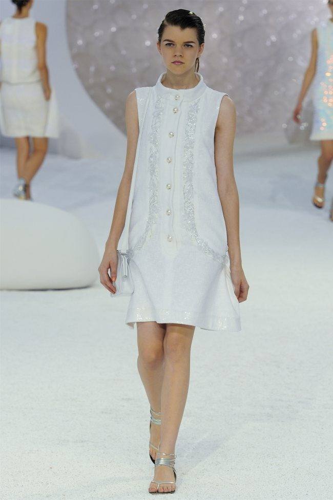 PARIS FASHION WEEK: CHANEL SPRING 2012