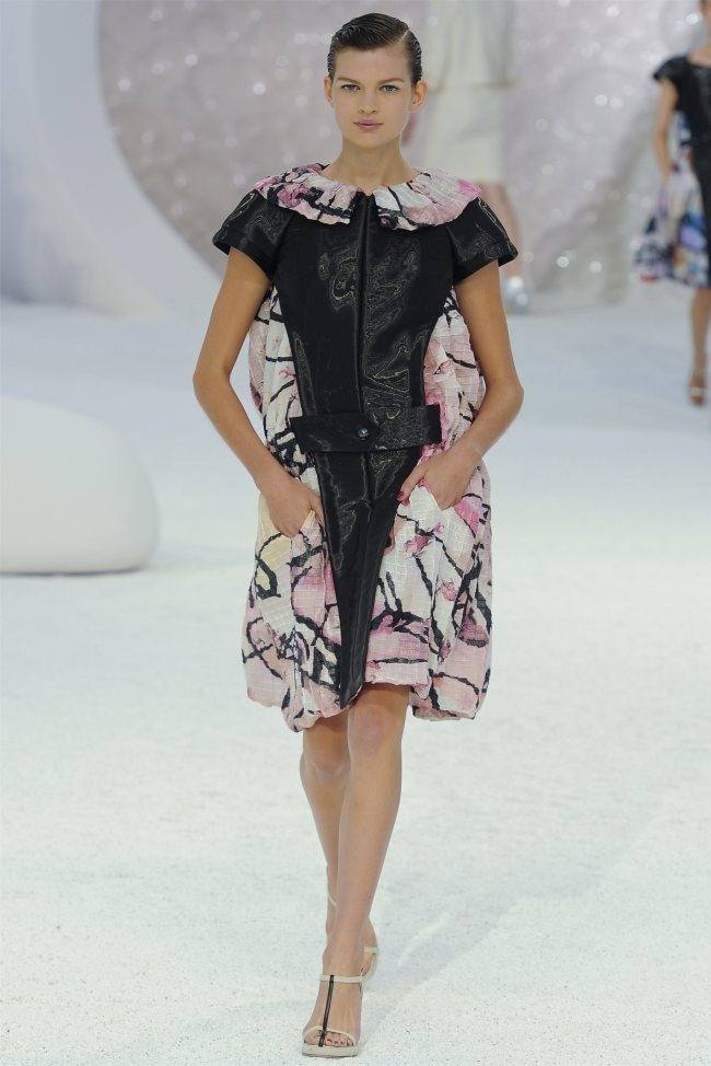 PARIS FASHION WEEK: CHANEL SPRING 2012