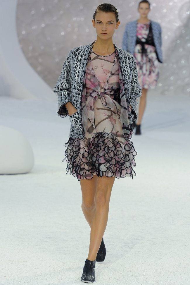 PARIS FASHION WEEK: CHANEL SPRING 2012