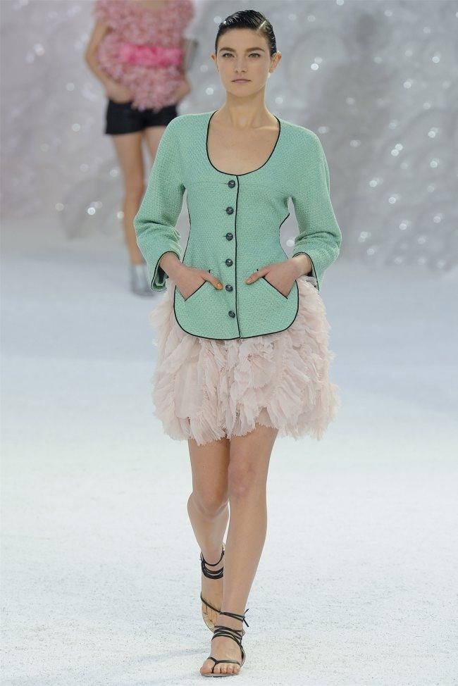 PARIS FASHION WEEK: CHANEL SPRING 2012