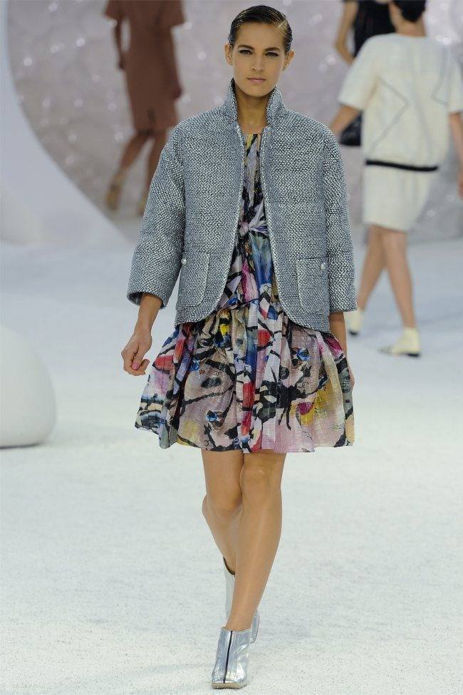 PARIS FASHION WEEK: CHANEL SPRING 2012