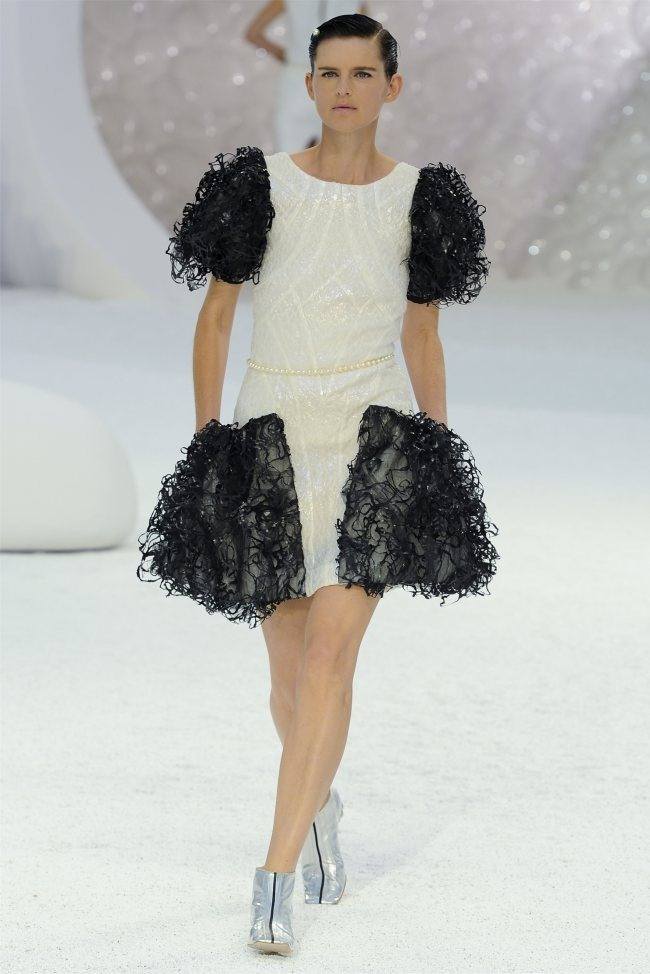 PARIS FASHION WEEK: CHANEL SPRING 2012