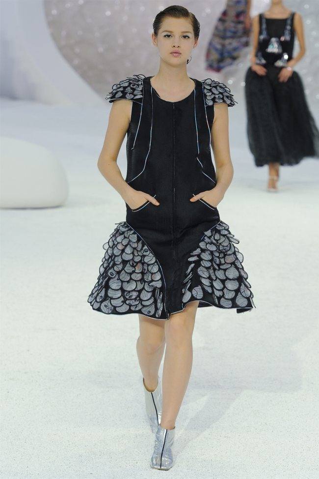 PARIS FASHION WEEK: CHANEL SPRING 2012