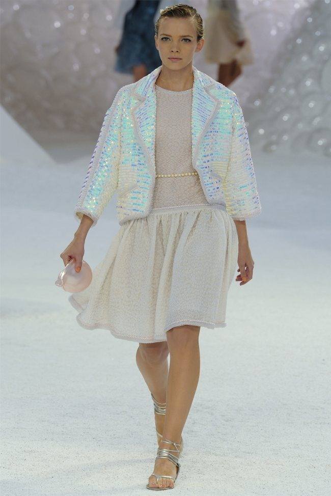 PARIS FASHION WEEK: CHANEL SPRING 2012
