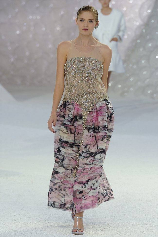 PARIS FASHION WEEK: CHANEL SPRING 2012