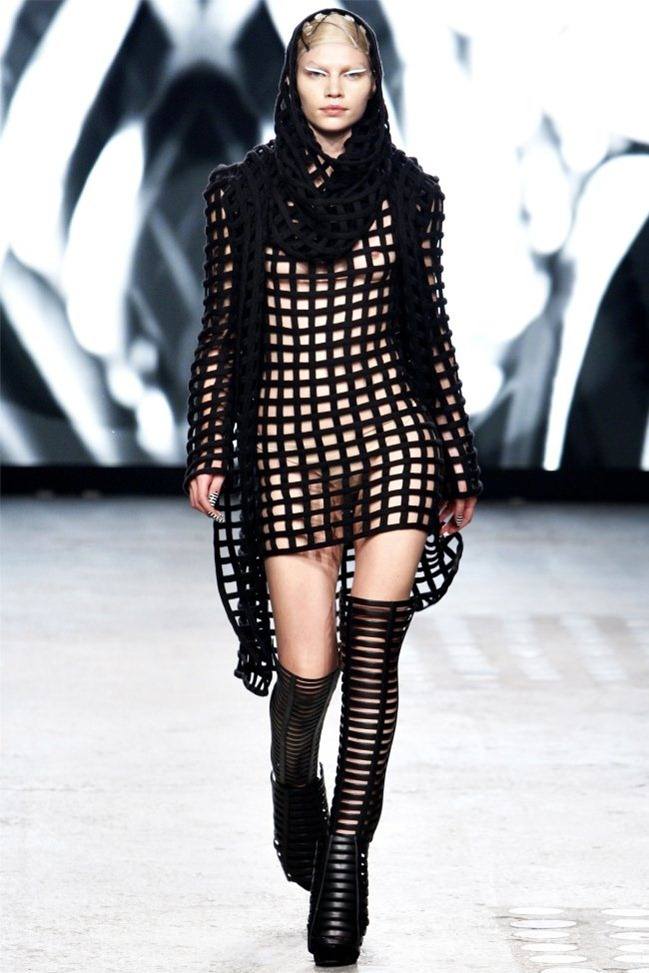 PARIS FASHION WEEK: GARETH PUGH SPRING 2012