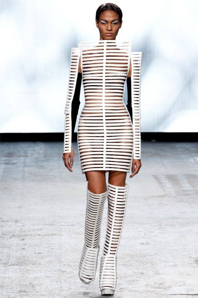 PARIS FASHION WEEK: GARETH PUGH SPRING 2012