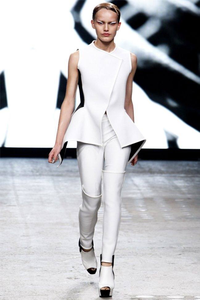 PARIS FASHION WEEK: GARETH PUGH SPRING 2012