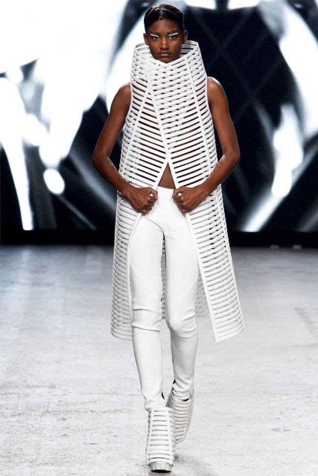 PARIS FASHION WEEK: GARETH PUGH SPRING 2012