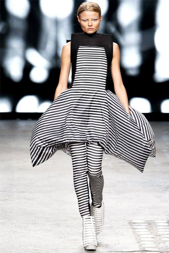 PARIS FASHION WEEK: GARETH PUGH SPRING 2012