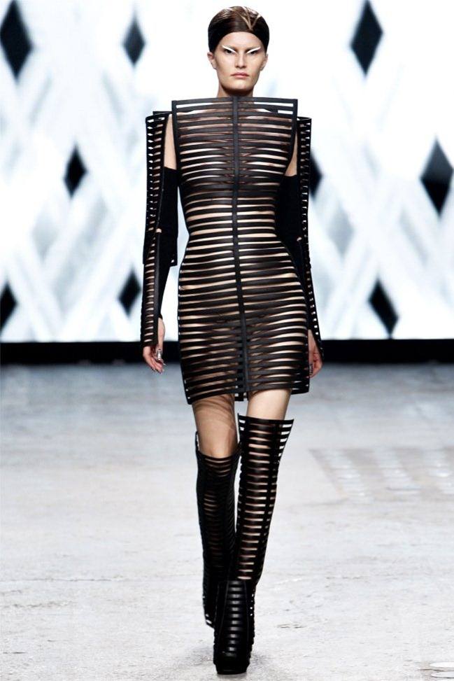 PARIS FASHION WEEK: GARETH PUGH SPRING 2012