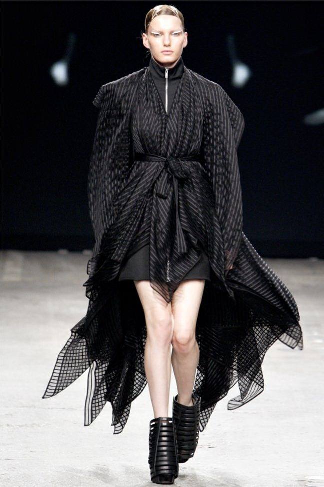 PARIS FASHION WEEK: GARETH PUGH SPRING 2012