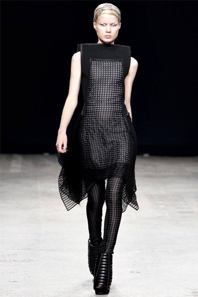 PARIS FASHION WEEK: GARETH PUGH SPRING 2012