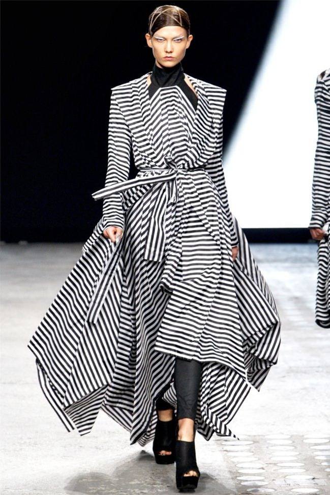 PARIS FASHION WEEK: GARETH PUGH SPRING 2012