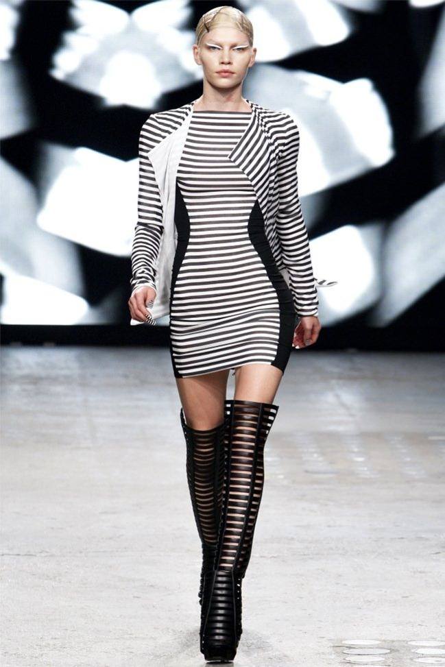 PARIS FASHION WEEK: GARETH PUGH SPRING 2012