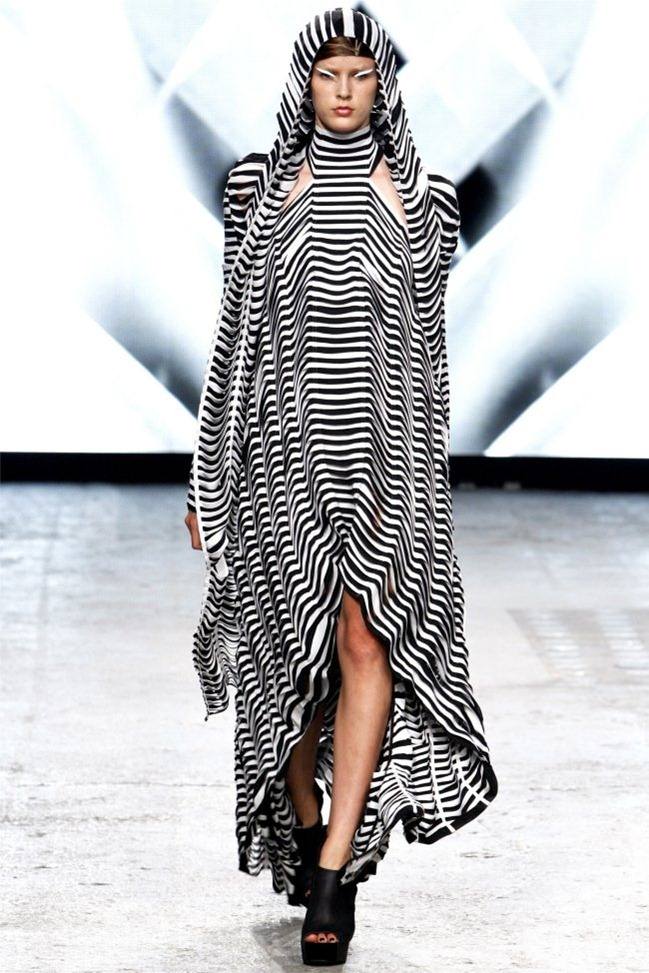 PARIS FASHION WEEK: GARETH PUGH SPRING 2012
