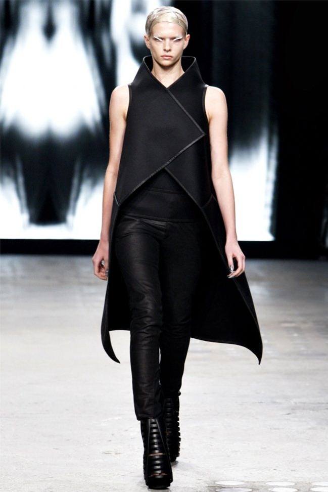 PARIS FASHION WEEK: GARETH PUGH SPRING 2012