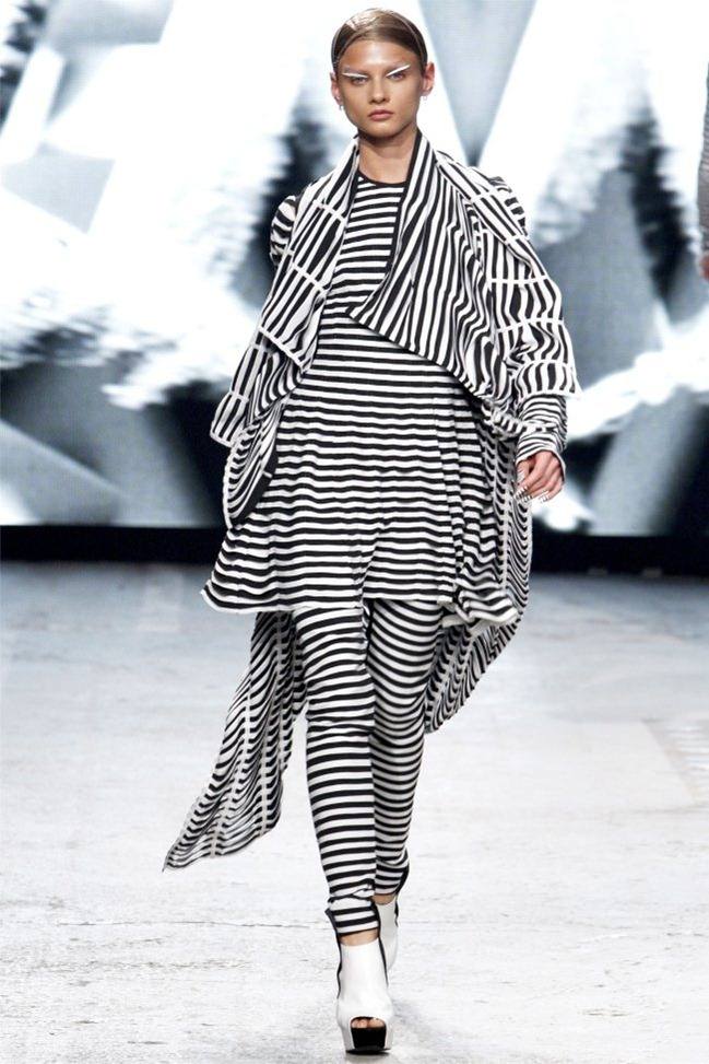 PARIS FASHION WEEK: GARETH PUGH SPRING 2012