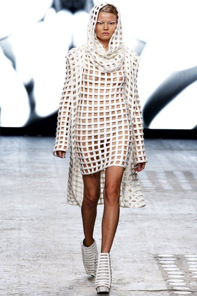 PARIS FASHION WEEK: GARETH PUGH SPRING 2012