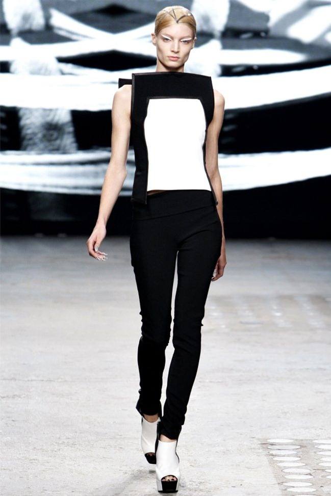 PARIS FASHION WEEK: GARETH PUGH SPRING 2012