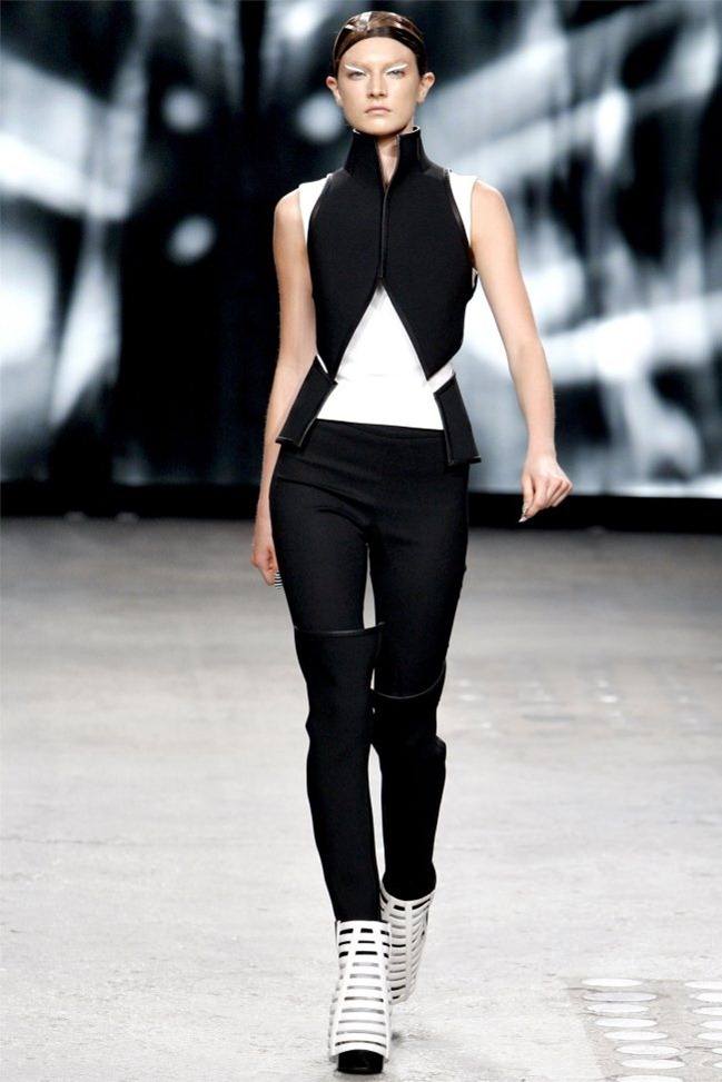 PARIS FASHION WEEK: GARETH PUGH SPRING 2012