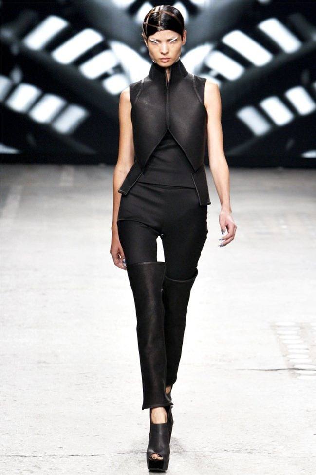 PARIS FASHION WEEK: GARETH PUGH SPRING 2012