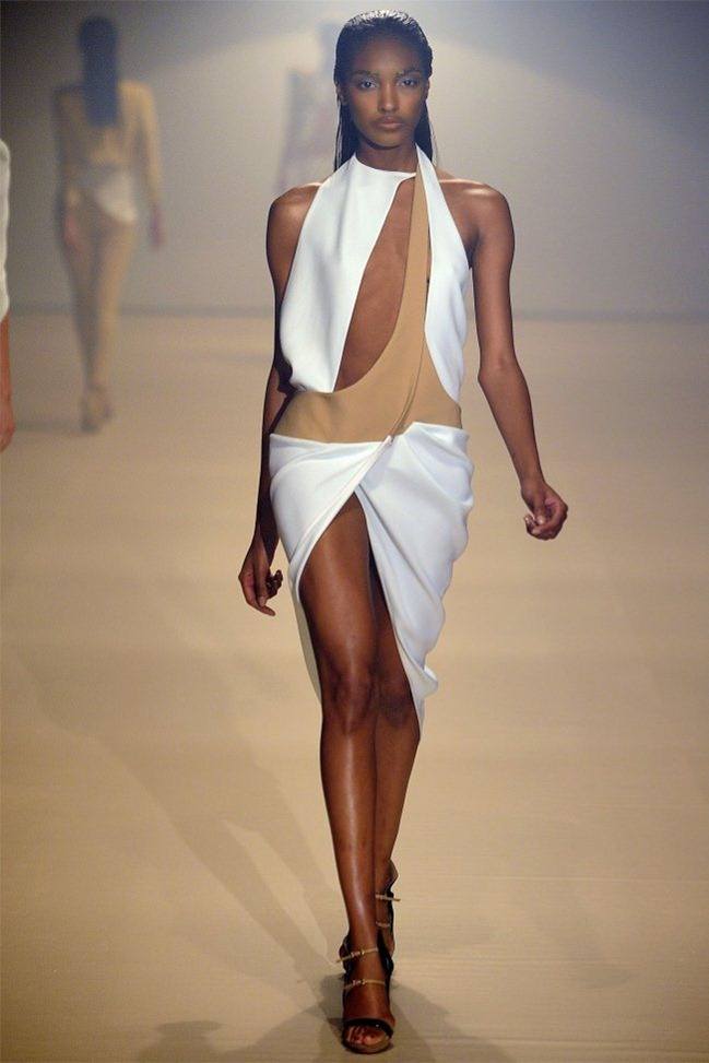 PARIS FASHION WEEK: THIERRY MUGLER SPRING 2012