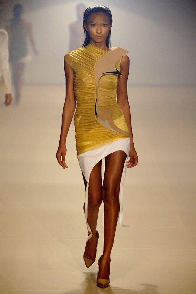 PARIS FASHION WEEK: THIERRY MUGLER SPRING 2012