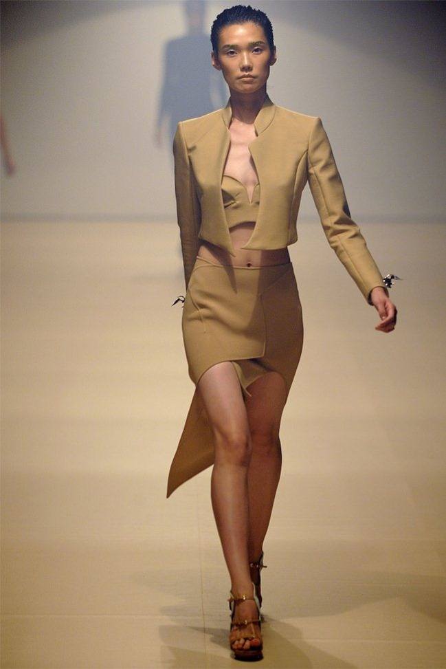 PARIS FASHION WEEK: THIERRY MUGLER SPRING 2012