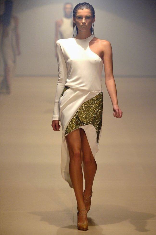 PARIS FASHION WEEK: THIERRY MUGLER SPRING 2012