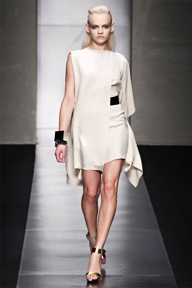 MILAN FASHION WEEK: GIANFRANCO FERR&Eacute; SPRING 2012