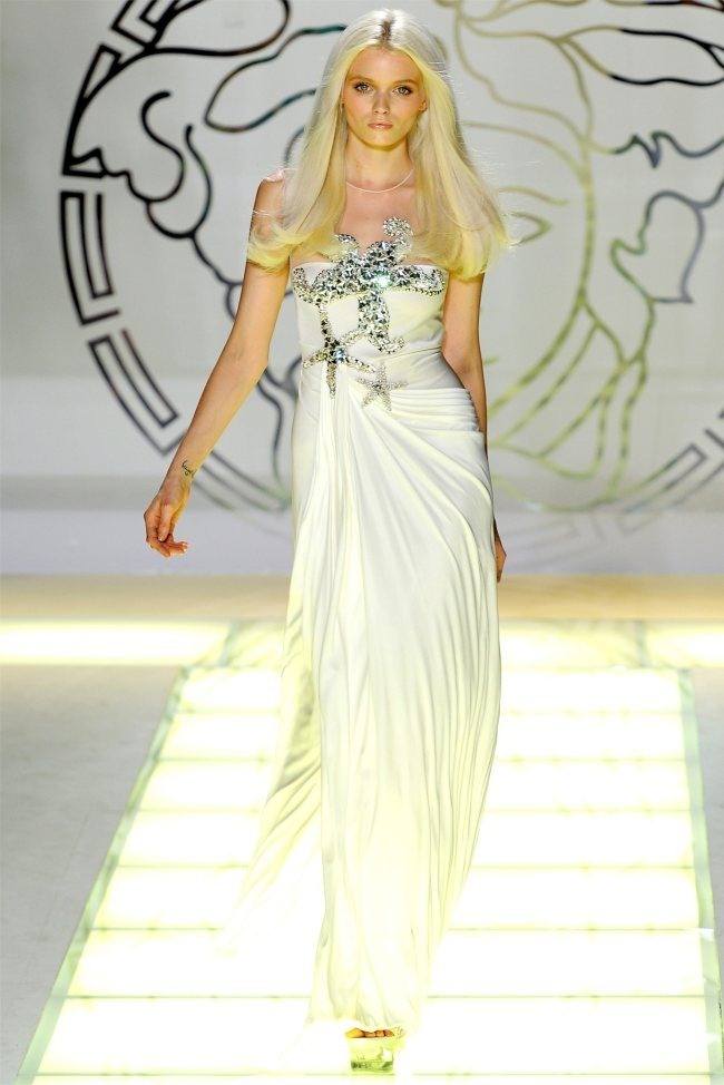 MILAN FASHION WEEK: VERSACE SPRING 2012