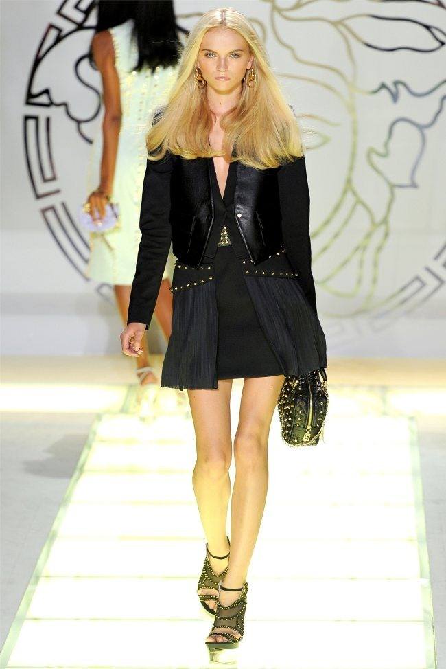 MILAN FASHION WEEK: VERSACE SPRING 2012
