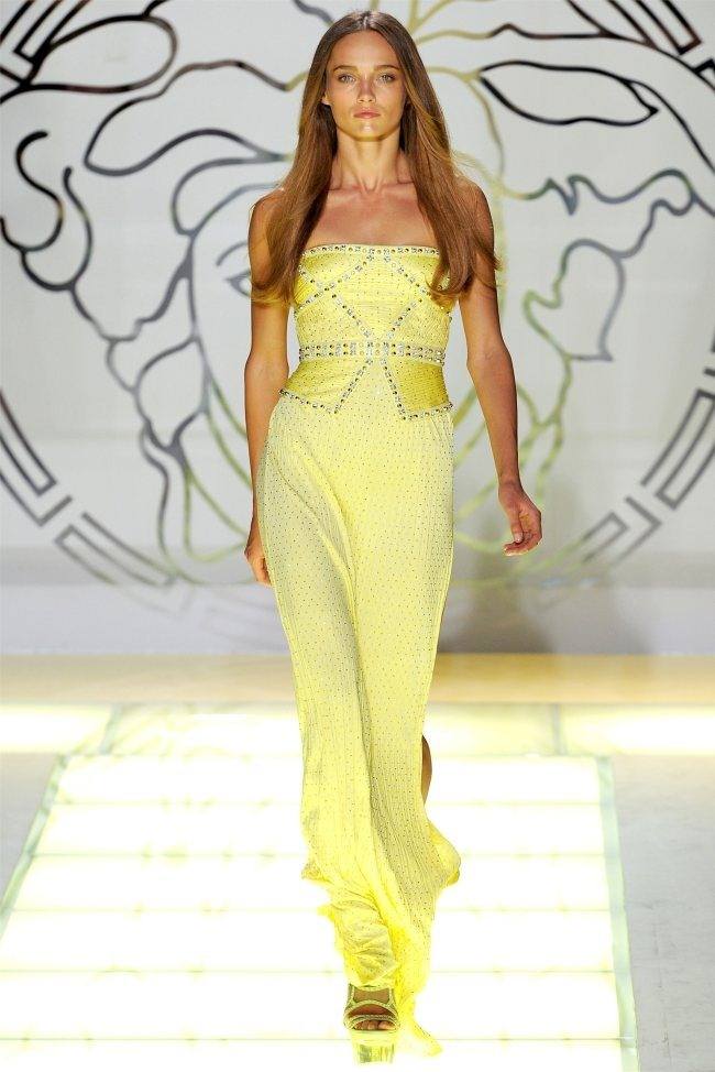 MILAN FASHION WEEK: VERSACE SPRING 2012