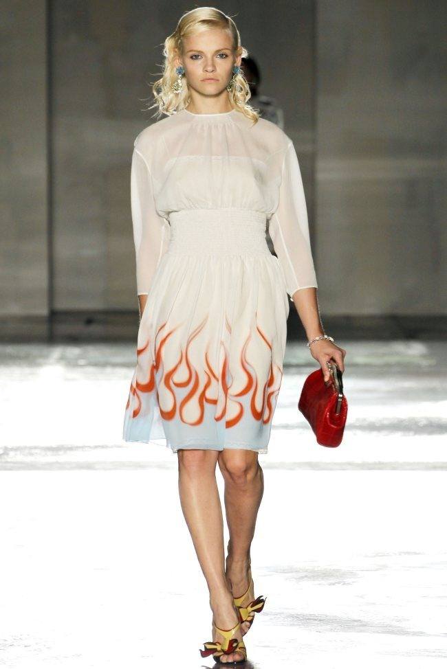 MILAN FASHION WEEK: PRADA SPRING 2012