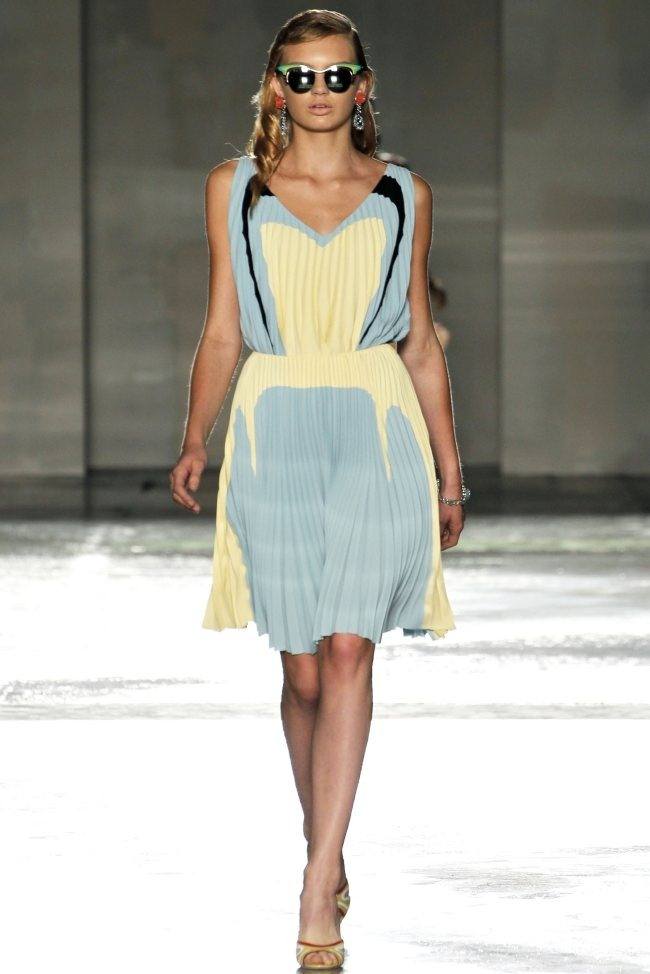 MILAN FASHION WEEK: PRADA SPRING 2012