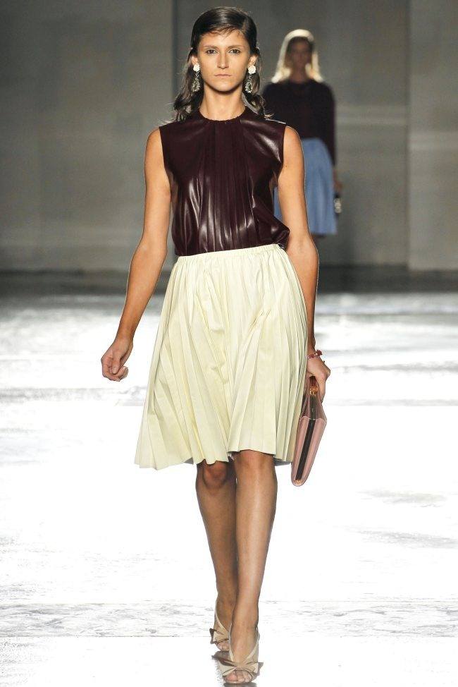 MILAN FASHION WEEK: PRADA SPRING 2012