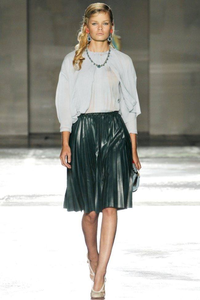 MILAN FASHION WEEK: PRADA SPRING 2012