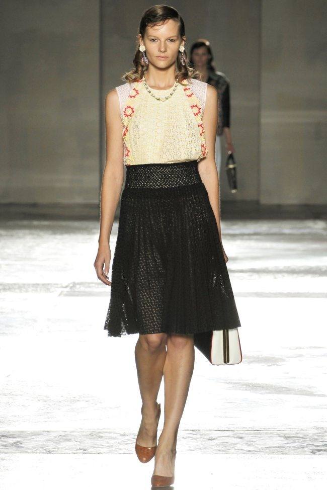 MILAN FASHION WEEK: PRADA SPRING 2012