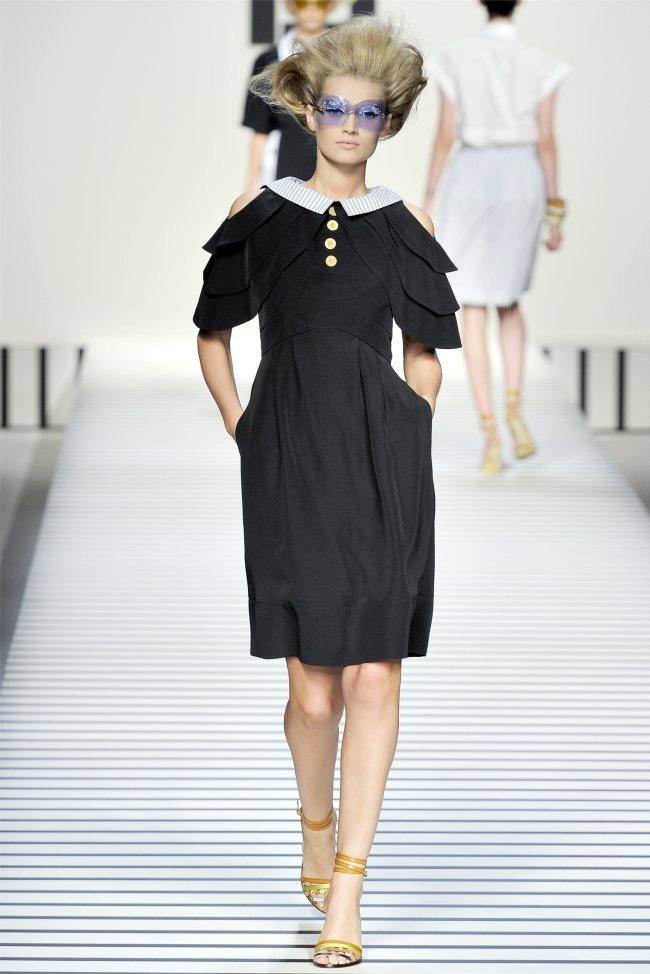 MILAN FASHION WEEK: FENDI SPRING 2012