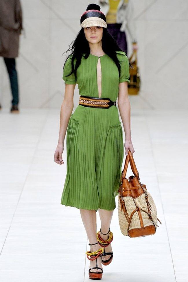 LONDON FASHION WEEK: BURBERRY PRORSUM SPRING 2012