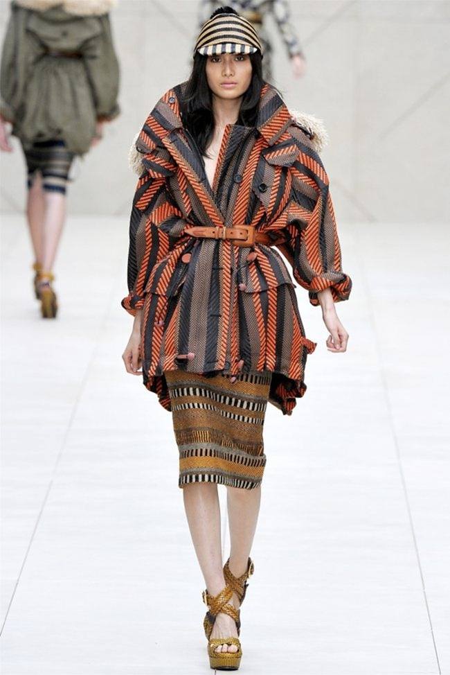 LONDON FASHION WEEK: BURBERRY PRORSUM SPRING 2012