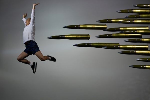 ภาพเลวิเทติ้งที่ล้ำด้วยจินตนาการของศิลปินจีน