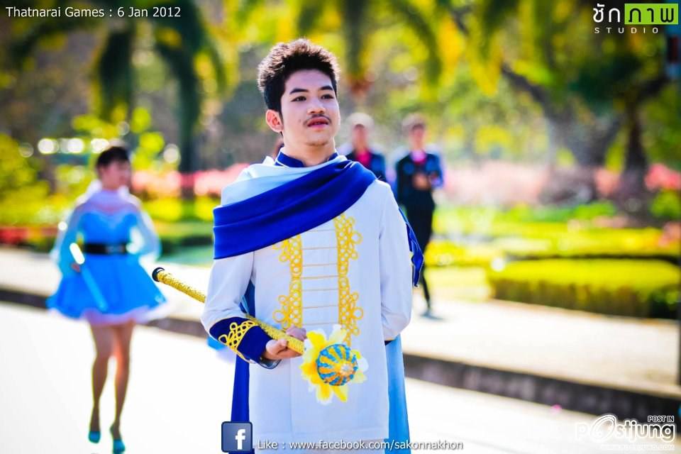 ไม้ 2 สีฟ้า