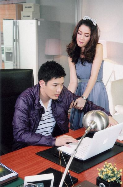 ฉากกุ๊กกิ๊กระหว่างนางร้าย - พระเอก
